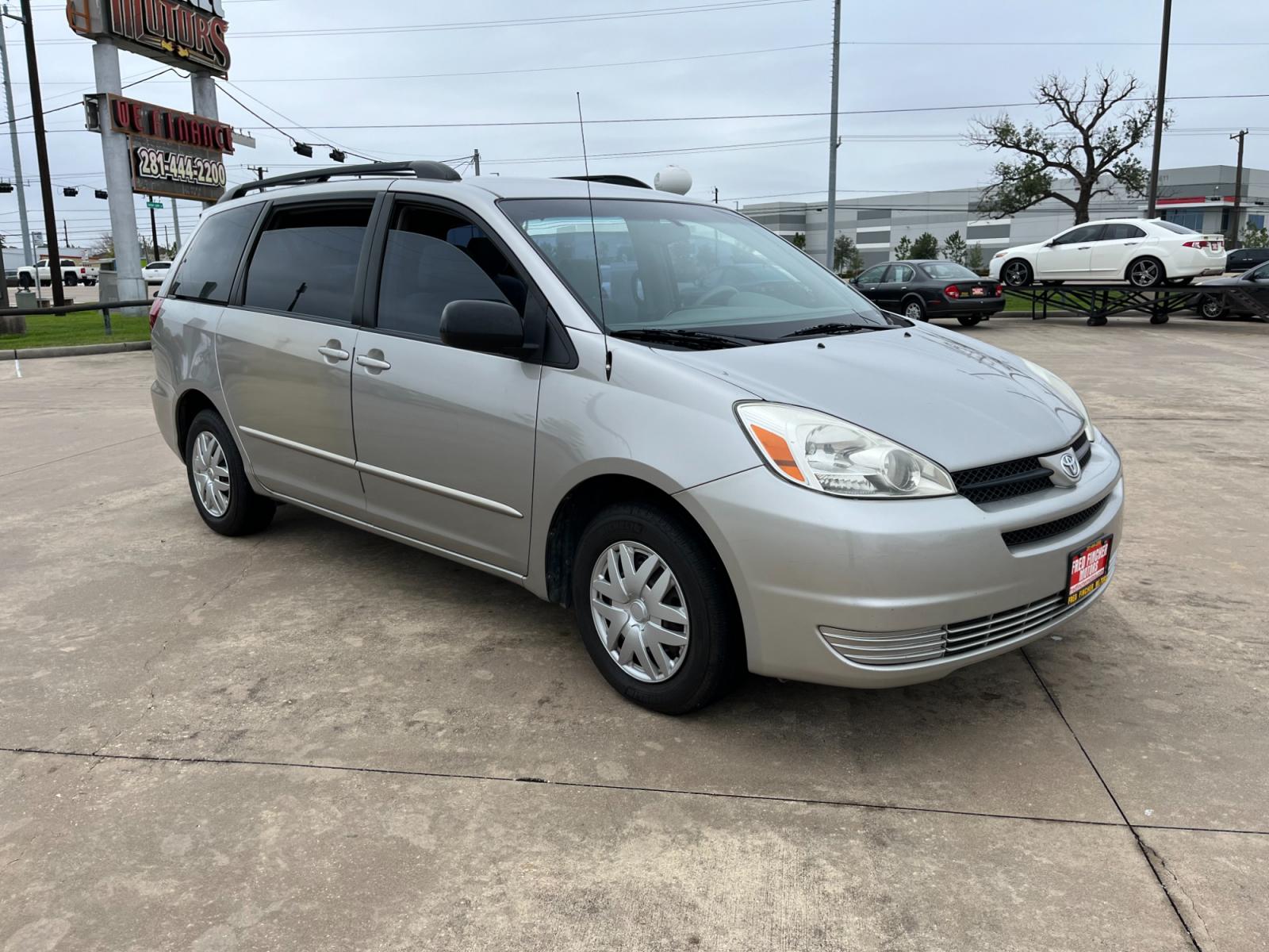 2005 SILVER /gray Toyota Sienna LE - 7 Passenger Seating (5TDZA23C75S) with an 3.3L V6 DOHC 24V engine, 5-Speed Automatic Overdrive transmission, located at 14700 Tomball Parkway 249, Houston, TX, 77086, (281) 444-2200, 29.928619, -95.504074 - Photo #0